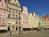 ポーランドヴロツワフの中央市場広場の美しい街並み