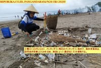 画像シリーズ243「打ち寄せる波は、投棄ゴミをパンガンダラン海岸へ返却にくる」”Arus Laut Kembalikan Sampah ke Pantai Pangandaran“