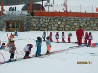 フランスがスキー競技に強いわけ　三歳児もスキー教室に