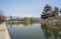 桜の時期の松本城