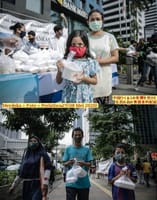 画像シリーズ107「中国ウイルスの影響を受けた住民の為の無償食料配給」”Berbagi Makanan Gratis untuk Warga Terdampak Virus Corona”