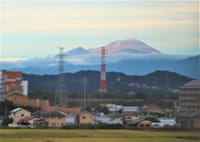 写真３枚は、上越新幹線から撮った浅間山、新潟市民芸術文化会館の秋色、新潟憲政記念館の秋色