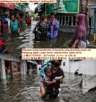 画像シリーズ554「最悪だ、アンチョール・ジャパット集落は1mの潮汐洪水で水没だ」”Parah, Kampung Japat Ancol Terendam Banjir Rob Hingga Semeter”