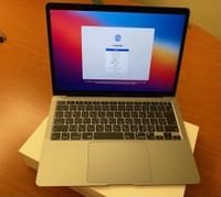 新型 Macbook Airが来ました！
