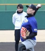 阪神若手の浜地投手がソフトの千賀グループと、高橋遥人投手が母校・亜大先輩らグループと、ともに初参加の自主トレ。