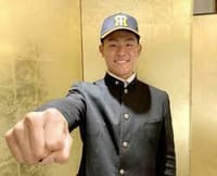 ドラフト５位の天理高・戸井零士が仮契約「二塁打の記録と首位打者のタイトルは狙いたい」