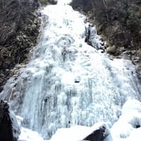 氷瀑の「扁妙の滝」 低山ハイキング