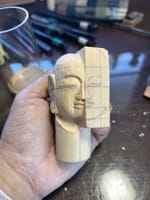 仏像の半分の顔