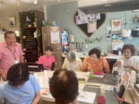 ８月２４日（木）、宇都宮市のフタバ電化チェーン南団地店さん店内で、 午前と午後「スマホの楽校出前講座」宇都宮教室「スマホカフェ」を開催しました。