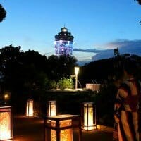 夏の風物詩・江ノ島灯籠　落日の海辺と幻想的な灯りの散策