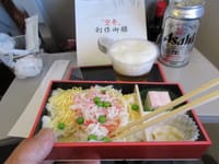 「チキンレモンバターソテー」「野菜そばサラダ」＆「JAL釜山便の機内食」