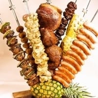 ★ブラジル伝統の“肉料理”《シュラスココース＋前菜、ビュッフェ、デザート食べ放題＋飲み放題》堪能しましょう♪