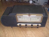 戦前からのラジオメーカーの恐らく最終期の最終機大漁好き物ラジオしたいな