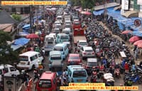 画像シリーズ119「大規模な社会的制限 (PSBB)を無視し、クバヨラン・ラマ市場はひどい渋滞だ」”Tak Pedulikan PSBB, Pasar Kebayoran Lama Macet Parah”