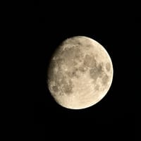 今夜も月を撮ってみた