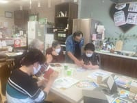 ４月２５日（月）、宇都宮市のフタバ電化さん店内で、 午前と午後「スマホの楽校出前講座」を開催しました。