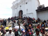 写真３枚は、中米グアテマラのチチカステナンゴの町