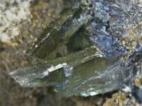 藍鉄鉱の柱状結晶