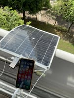 太陽電池でiPhoneを充電してみた。でも、あまり実用的じゃないな。