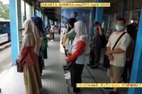 「マスク未着用の乗客は、2020年4月12日よりトランスジャカルタ、首都高速鉄道(MRT)、軽量軌道交通 (LRT) への乗車を禁止される」”Penumpang Tanpa Masker Dilarang Naik Transjakarta, MRT, LRT Mulai 12 April 2020”