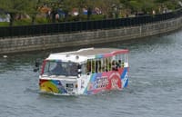 大川を走る水陸両用バス（２０１８年４月１１日）（２０１８年４月１１日）