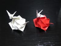 折り紙 「薔薇に止る鶴」