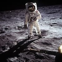 人類が初めて月面に降り立った歴史的な日