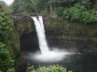 こと年二回目のハワイ旅行(15) 同じハワイ島、一年中多雨な東部は滝と熱帯雨林の世界、レインボウ滝