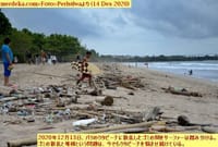 画像シリーズ286「クタビーチを汚染するゴミの堆積」”Tumpukan Sampah Cemari Pantai Kuta”