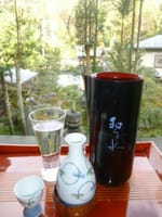 　日本酒を口にする時、和らぎ水と共に呑む事をお薦めします。