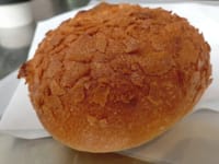 「トシ・ヨロイズカ」（京橋）…シーフードカレー・パンは海の香り！