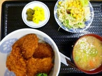 桐生に行ったらソースカツ丼…「おおとら食堂」は地元客でいっぱい