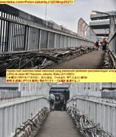 画像シリーズ521「横断歩道橋の常識外れのケーブルが歩行者の安全を脅かす」”Kabel Semrawut di JPO Ancam Keselamatan Pejalan Kaki”