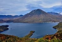  奥日光・半月山展望台から見た中禅寺湖、男体山と八丁出島 2023-10-20