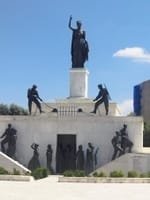 EU加盟27ヶ国を全制覇　(キプロスがEU加盟国とは知らなかった)　The Liberty Monument