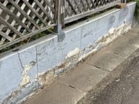 塗料が剥がれたブロック塀の補修
