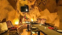 ヾ(・◇・)ノ【地中海料理を3時間飲み放題付で】地中海料理のリゾートディナー会・まるで洞窟の中のような美的空間で非日常のリゾートディナーを楽しみましょう