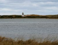 対岸の灯台
