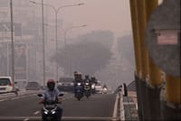 「289か所のホットスポット、リアウ州の森林火災がますます悪化している」  “289 Titik Panas, Kabut Asap Karhutla di Riau Makin Parah”