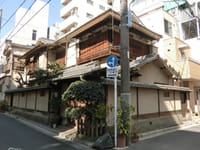 「柳橋」昭和の和風建築…市丸さんの旧宅やリッチな邸宅