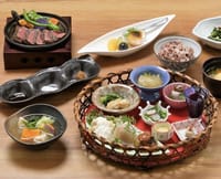 3/31(水)11:30〜近鉄奈良　和食「粟　ならまち店」 で、お得な「大和牛と野菜」コースをいただかないですか。