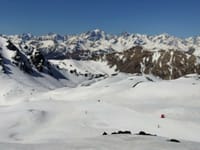 誰も居なくなる。イタリアスキー場も春です