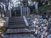 大津皇子の母の墓