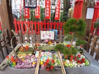 上野🐼にある下谷神社の花手水🌸新年バージョンです🌸