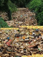 画像シリーズ46「デポックの河川を埋め尽くす廃棄物の堆積」”Tumpukan Sampah Padati Aliran Sungai di Depok”