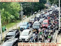 画像シリーズ981「多くのミクロレット (アンコット) が客待ち停車をして、ルンテン アグン通りが毎朝混雑していると、住民は不満を漏らしている」 “Banyak Angkot Ngetem, Warga Ngeluh Jalan Lenteng Agung Tiap Pagi Macet”
