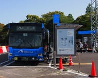 横浜の新たな魅力のバス移動；ベイサイドブルー
