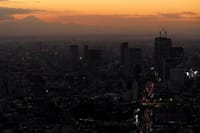 写真は、夕暮れの富士山、六本木ヒルズの展望デッキと月、東京タワー、北トピアからの富士山