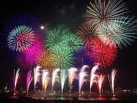 催行中止　☆ 東京の夏花火、一番乗り「足立の花火大会」で夕涼みをしよう（七色の大輪の花が夜空に咲き乱れる季節となりました・・・）