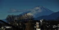 🗻「半分、白い」富士山 ❕ 局地的に発生した雲の影響か ?!